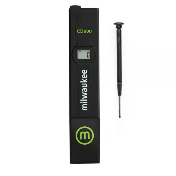 Milwaukee Instruments CD600 water TDS meter comes with the screw driver for manual calibration.